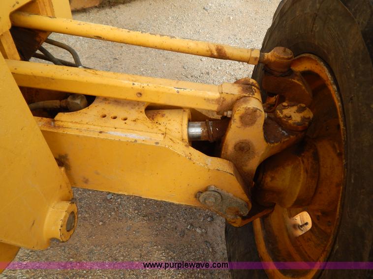 image for item B4820 2001 John Deere 770CH articulated motor grader