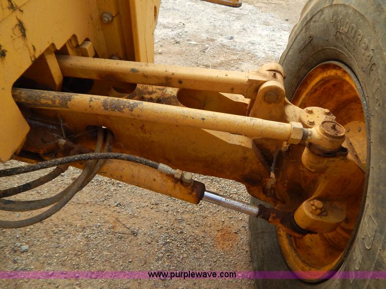 image for item B4820 2001 John Deere 770CH articulated motor grader