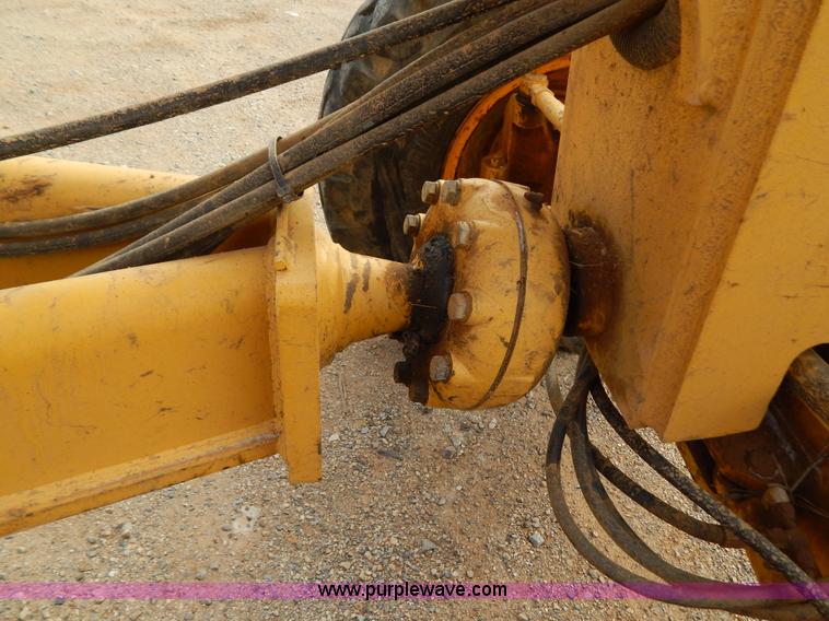 image for item B4820 2001 John Deere 770CH articulated motor grader