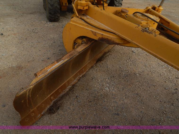 image for item B4820 2001 John Deere 770CH articulated motor grader