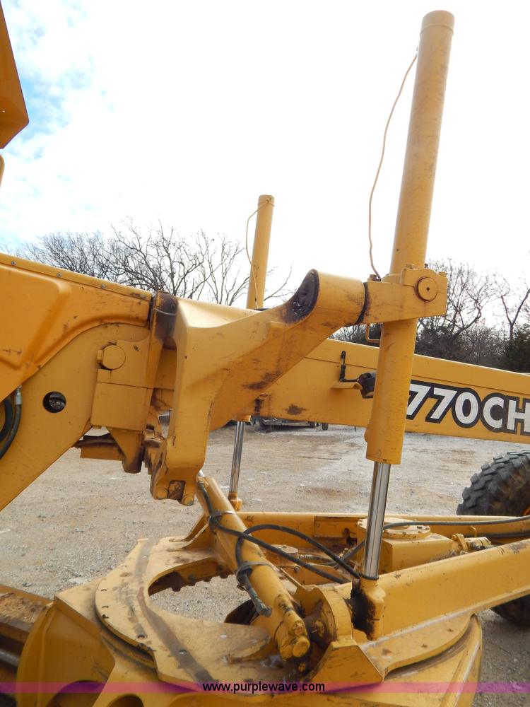 image for item B4820 2001 John Deere 770CH articulated motor grader