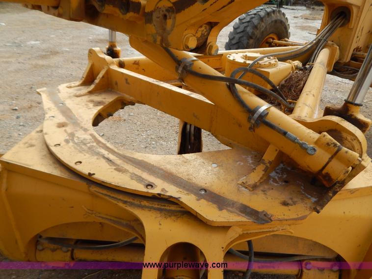 image for item B4820 2001 John Deere 770CH articulated motor grader