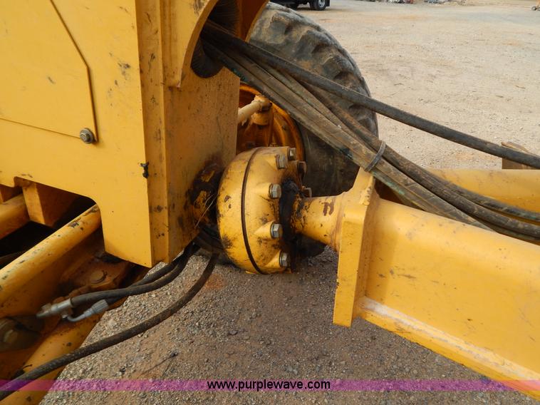 image for item B4820 2001 John Deere 770CH articulated motor grader