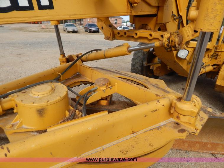 image for item B4820 2001 John Deere 770CH articulated motor grader