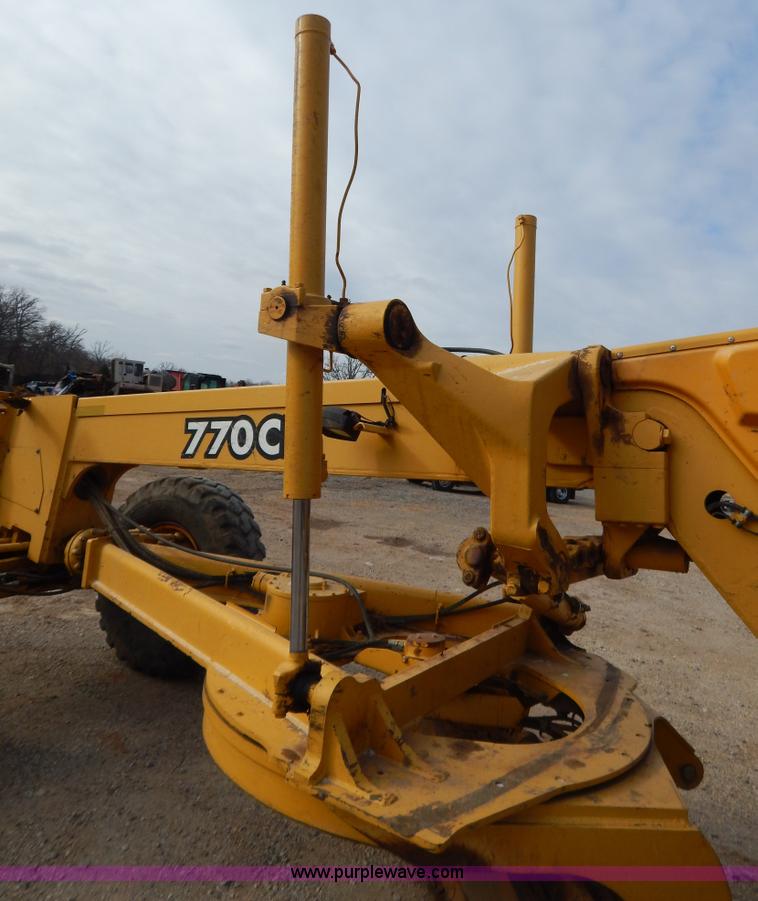 image for item B4820 2001 John Deere 770CH articulated motor grader