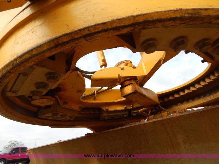 image for item B4820 2001 John Deere 770CH articulated motor grader