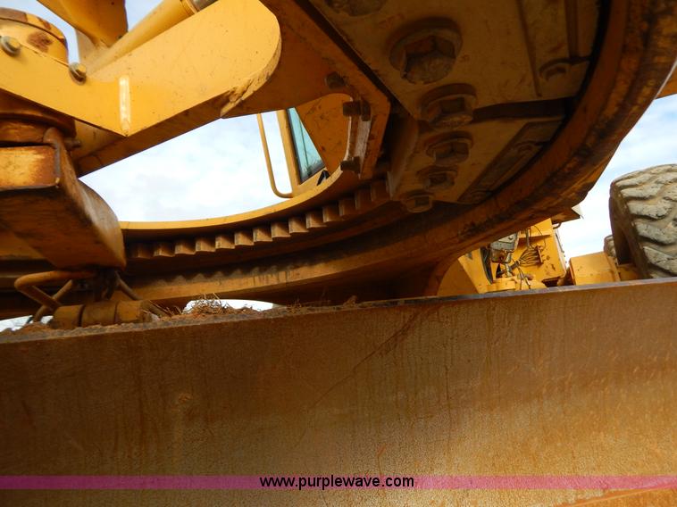 image for item B4820 2001 John Deere 770CH articulated motor grader