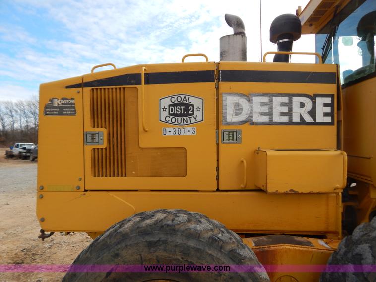 image for item B4820 2001 John Deere 770CH articulated motor grader