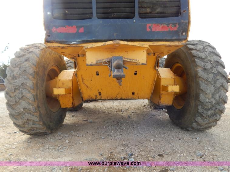 image for item B4820 2001 John Deere 770CH articulated motor grader