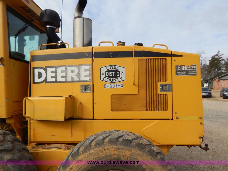 image for item B4820 2001 John Deere 770CH articulated motor grader