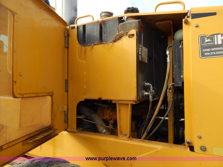 image for item B4820 2001 John Deere 770CH articulated motor grader