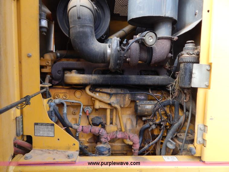 image for item B4820 2001 John Deere 770CH articulated motor grader