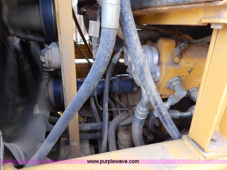 image for item B4820 2001 John Deere 770CH articulated motor grader