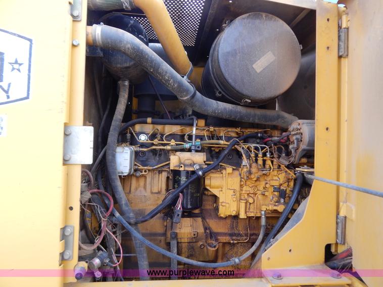 image for item B4820 2001 John Deere 770CH articulated motor grader