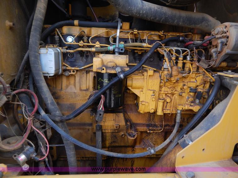 image for item B4820 2001 John Deere 770CH articulated motor grader