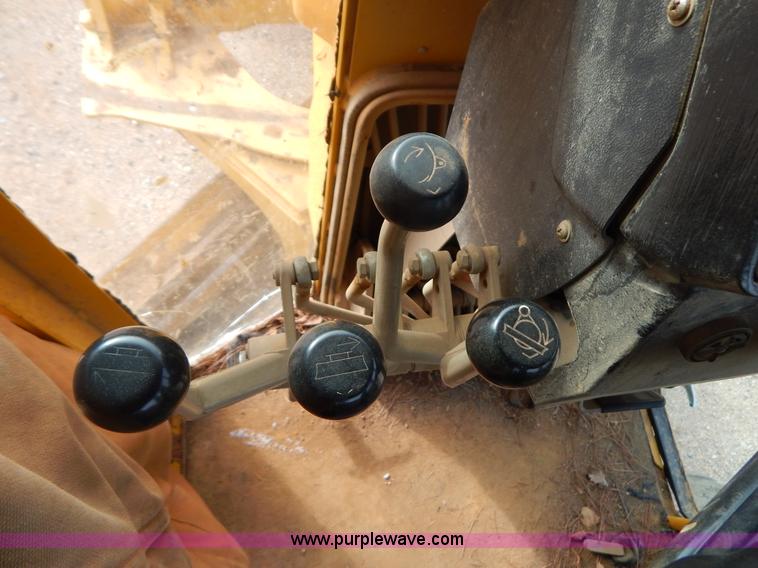 image for item B4820 2001 John Deere 770CH articulated motor grader