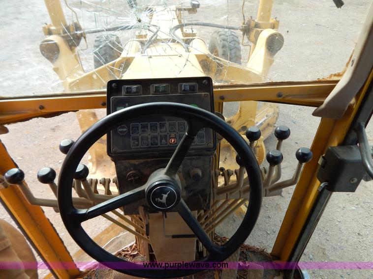 image for item B4820 2001 John Deere 770CH articulated motor grader