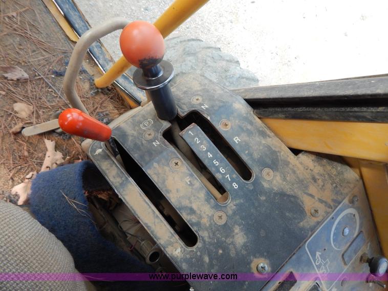 image for item B4820 2001 John Deere 770CH articulated motor grader