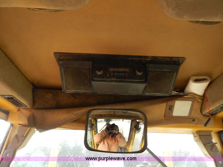 image for item B4820 2001 John Deere 770CH articulated motor grader