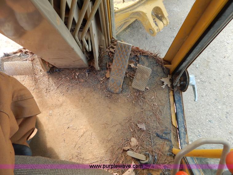 image for item B4820 2001 John Deere 770CH articulated motor grader