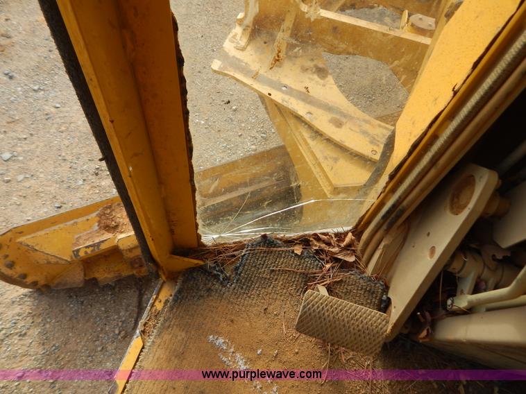 image for item B4820 2001 John Deere 770CH articulated motor grader