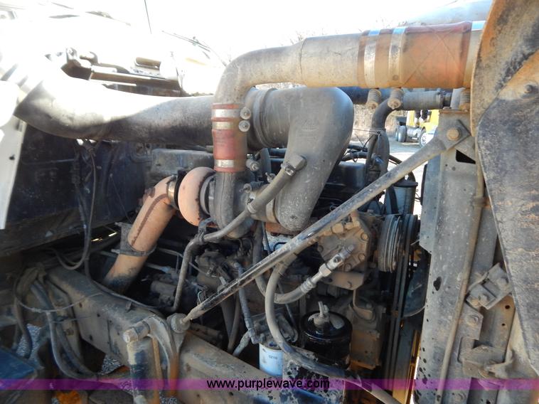 image for item B4821 1989 Mack R690ST semi truck