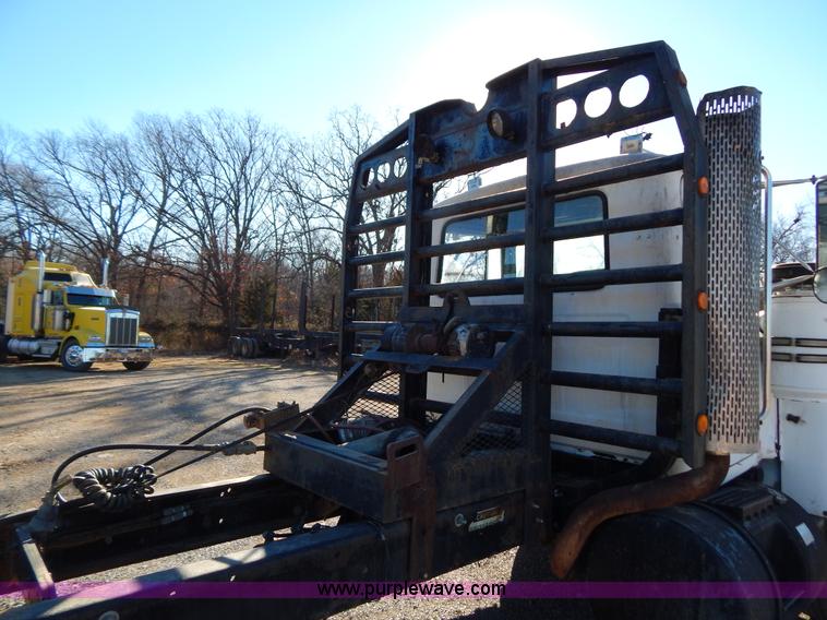 image for item B4821 1989 Mack R690ST semi truck