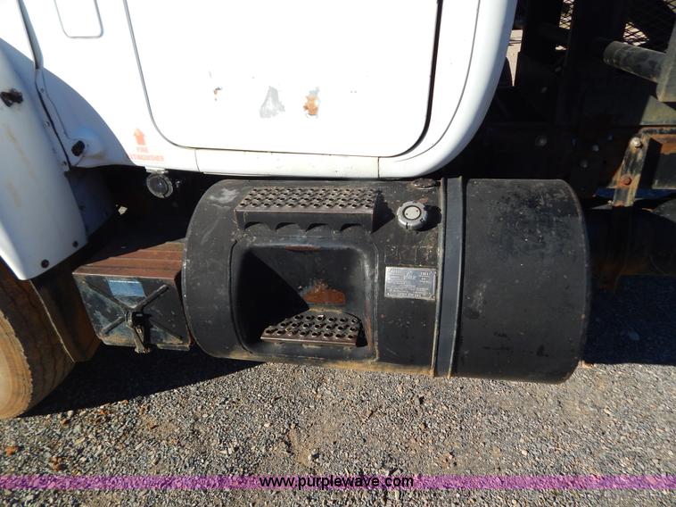 image for item B4821 1989 Mack R690ST semi truck