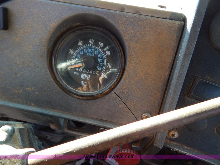 image for item B4821 1989 Mack R690ST semi truck