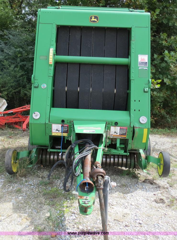 image for item B4822 2004 John Deere 467 round baler