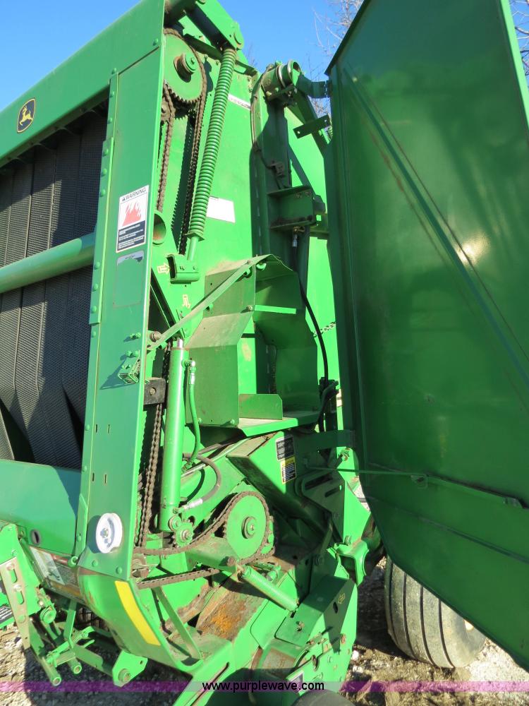 image for item B4822 2004 John Deere 467 round baler