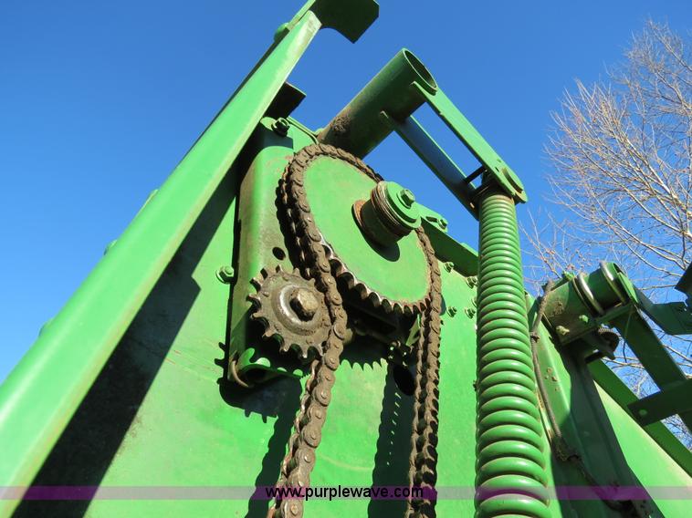 image for item B4822 2004 John Deere 467 round baler