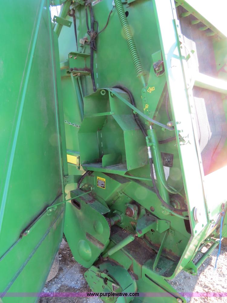 image for item B4822 2004 John Deere 467 round baler
