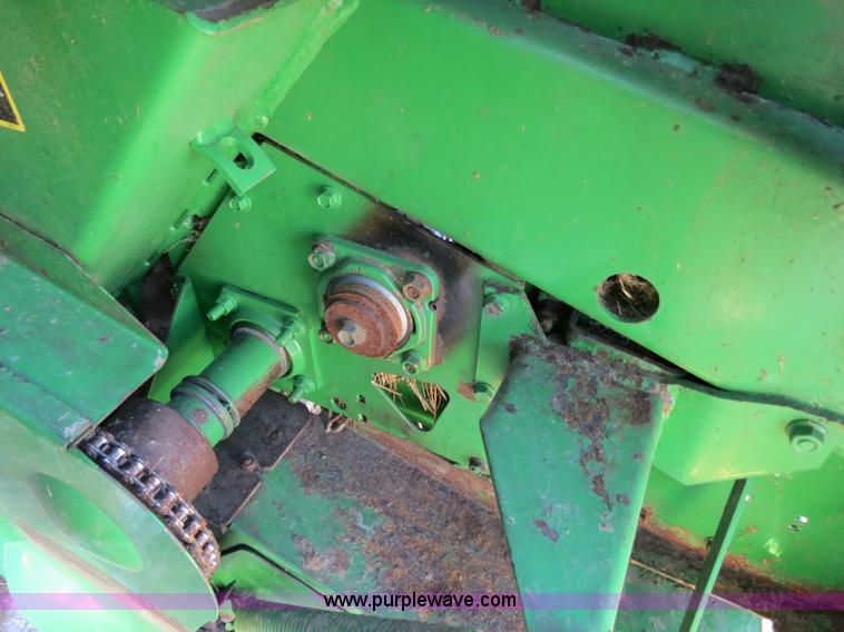 image for item B4822 2004 John Deere 467 round baler