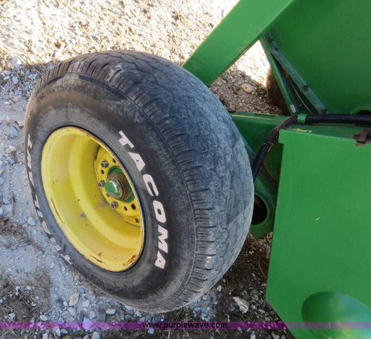 image for item B4822 2004 John Deere 467 round baler