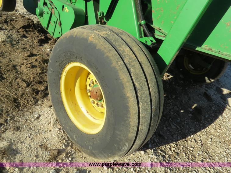 image for item B4822 2004 John Deere 467 round baler