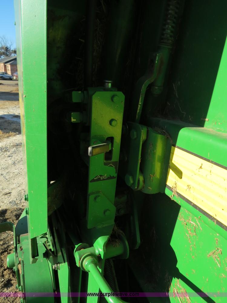 image for item B4822 2004 John Deere 467 round baler