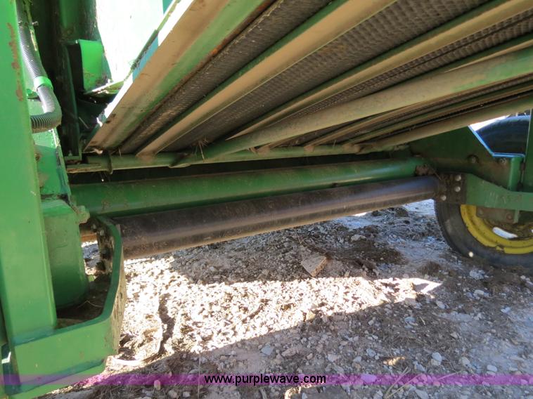 image for item B4822 2004 John Deere 467 round baler