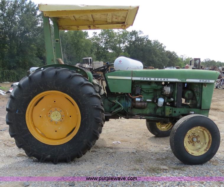 image for item B4823 1974 John Deere 2030 tractor