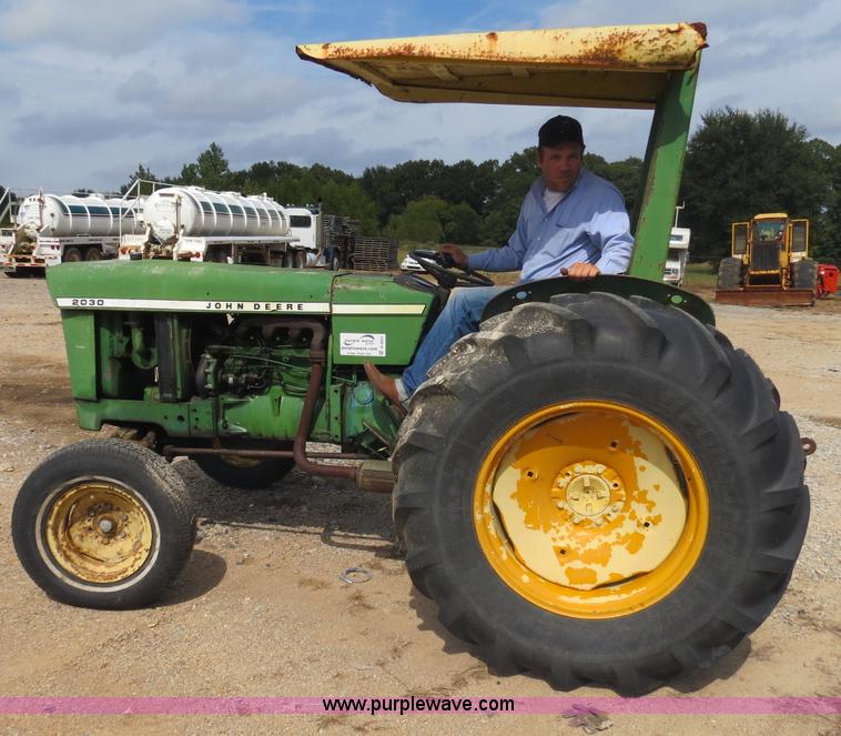 image for item B4823 1974 John Deere 2030 tractor