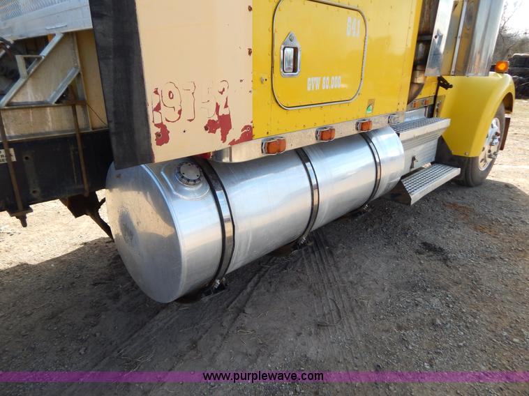 image for item B4825 1994 Kenworth W900B semi truck