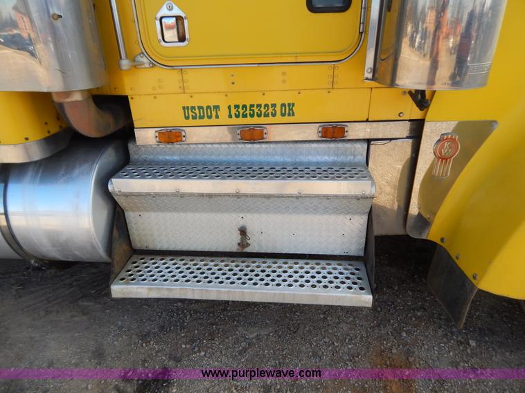 image for item B4825 1994 Kenworth W900B semi truck