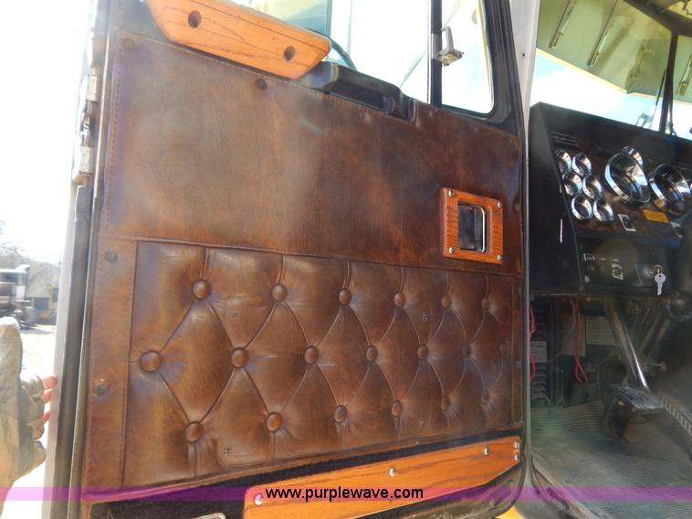 image for item B4825 1994 Kenworth W900B semi truck