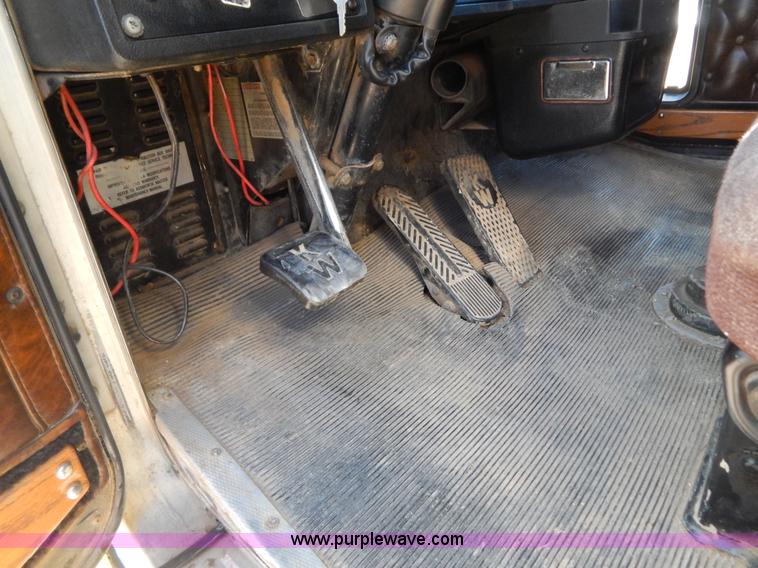 image for item B4825 1994 Kenworth W900B semi truck