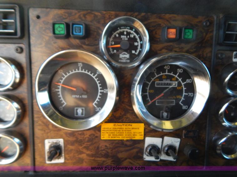 image for item B4825 1994 Kenworth W900B semi truck