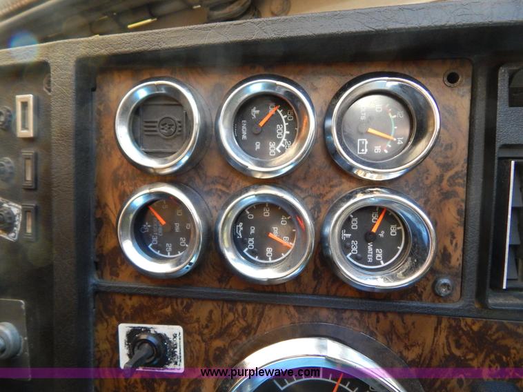 image for item B4825 1994 Kenworth W900B semi truck