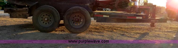 image for item B4830 2002 Diamond T flatbed trailer