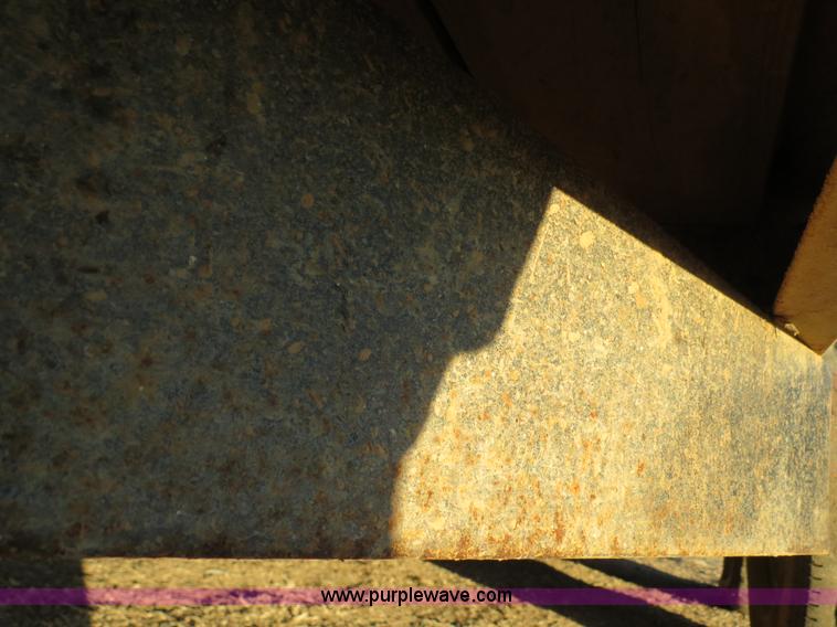 image for item B4830 2002 Diamond T flatbed trailer