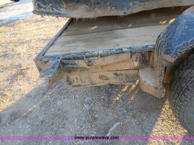 image for item B4830 2002 Diamond T flatbed trailer