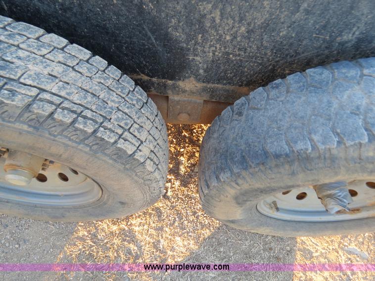 image for item B4830 2002 Diamond T flatbed trailer